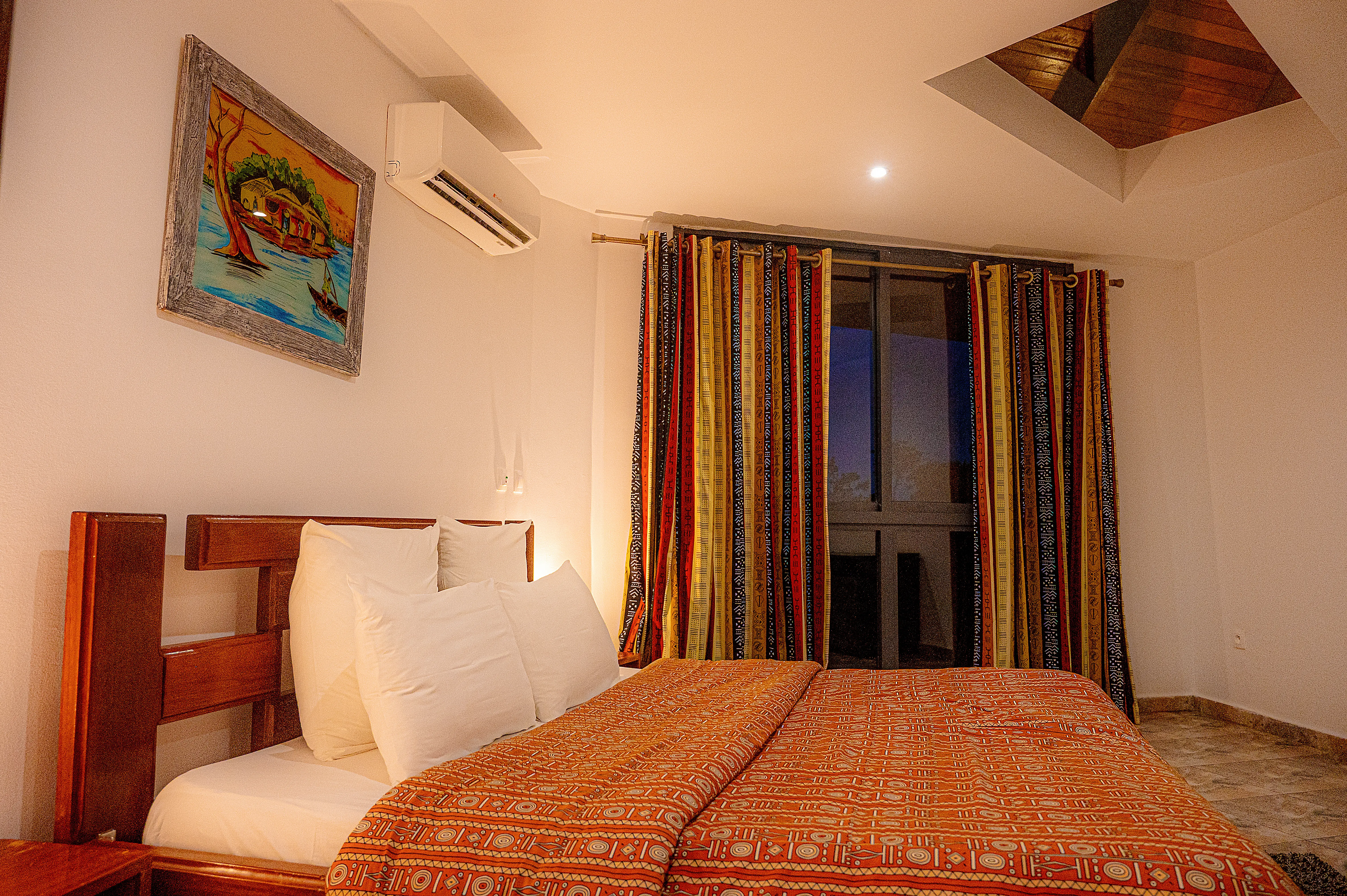 Seconde chambre de l'appartement 3P avec décoration soignée